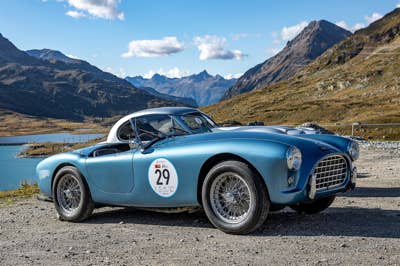 Carshooting auf dem San Bernadino Pass oberhalb von St. Moritz in der Schweiz