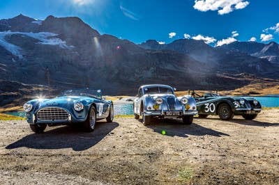 Carshooting auf dem San Bernadino Pass oberhalb von St. Moritz in der Schweiz