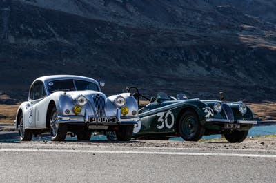Carshooting auf dem San Bernadino Pass oberhalb von St. Moritz in der Schweiz